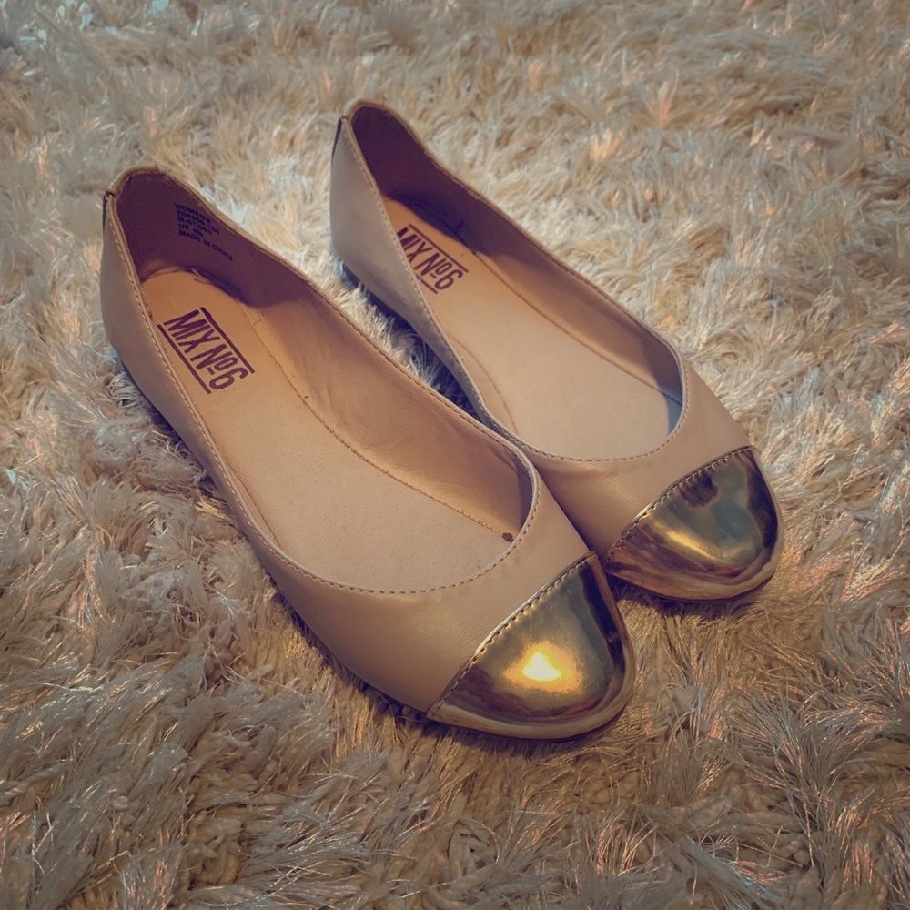 Like new Gold tipped flats